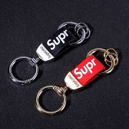 supreme カーキーホールダー ハイブランド