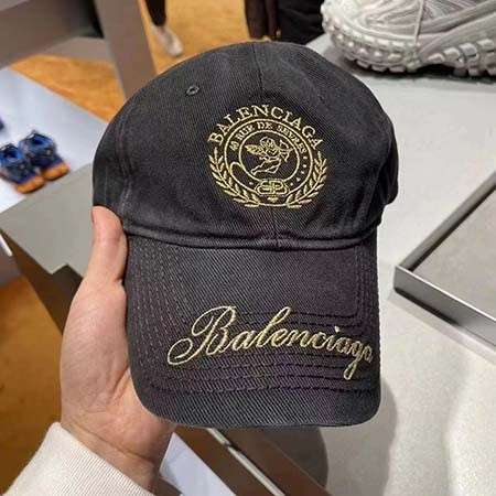 Balenciaga ロゴ付き