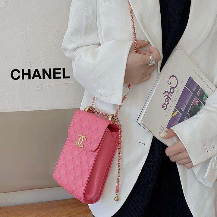 chanel ショルダーバッグ 女性愛用