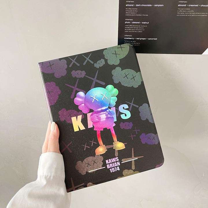 iPad 7/8カバー 送料無料kaws